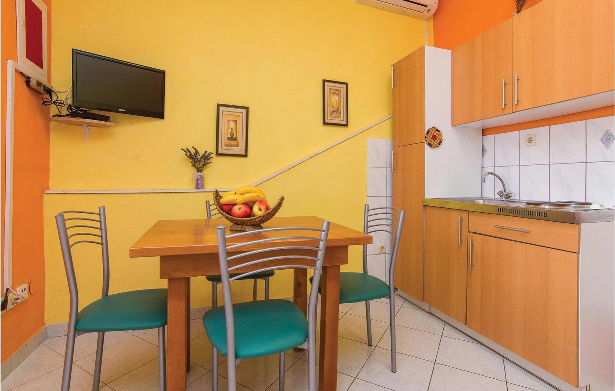 Pet Friendly Apartment In Pakostane With Kitchen ภายนอก รูปภาพ