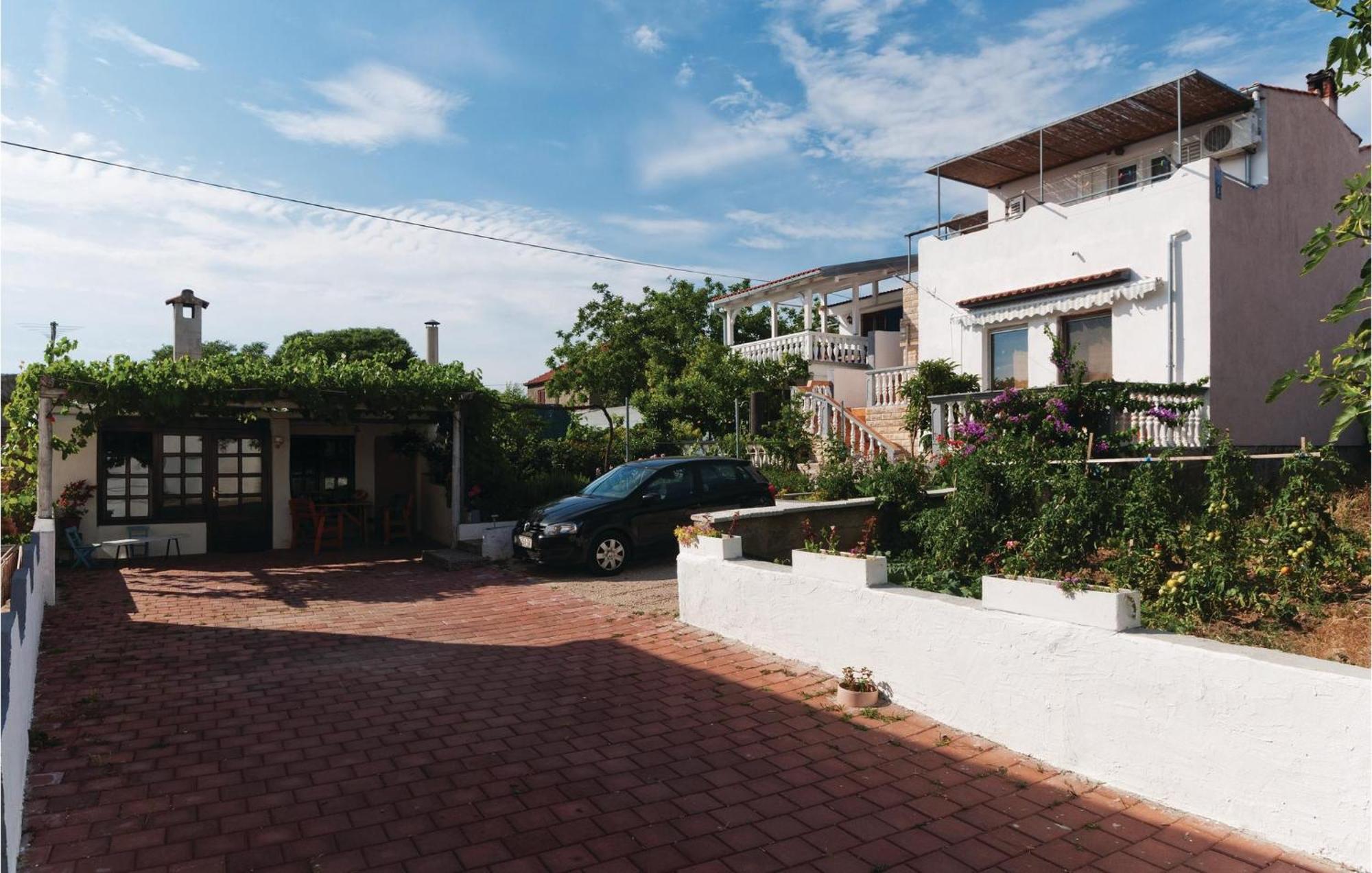 Pet Friendly Apartment In Pakostane With Kitchen ภายนอก รูปภาพ