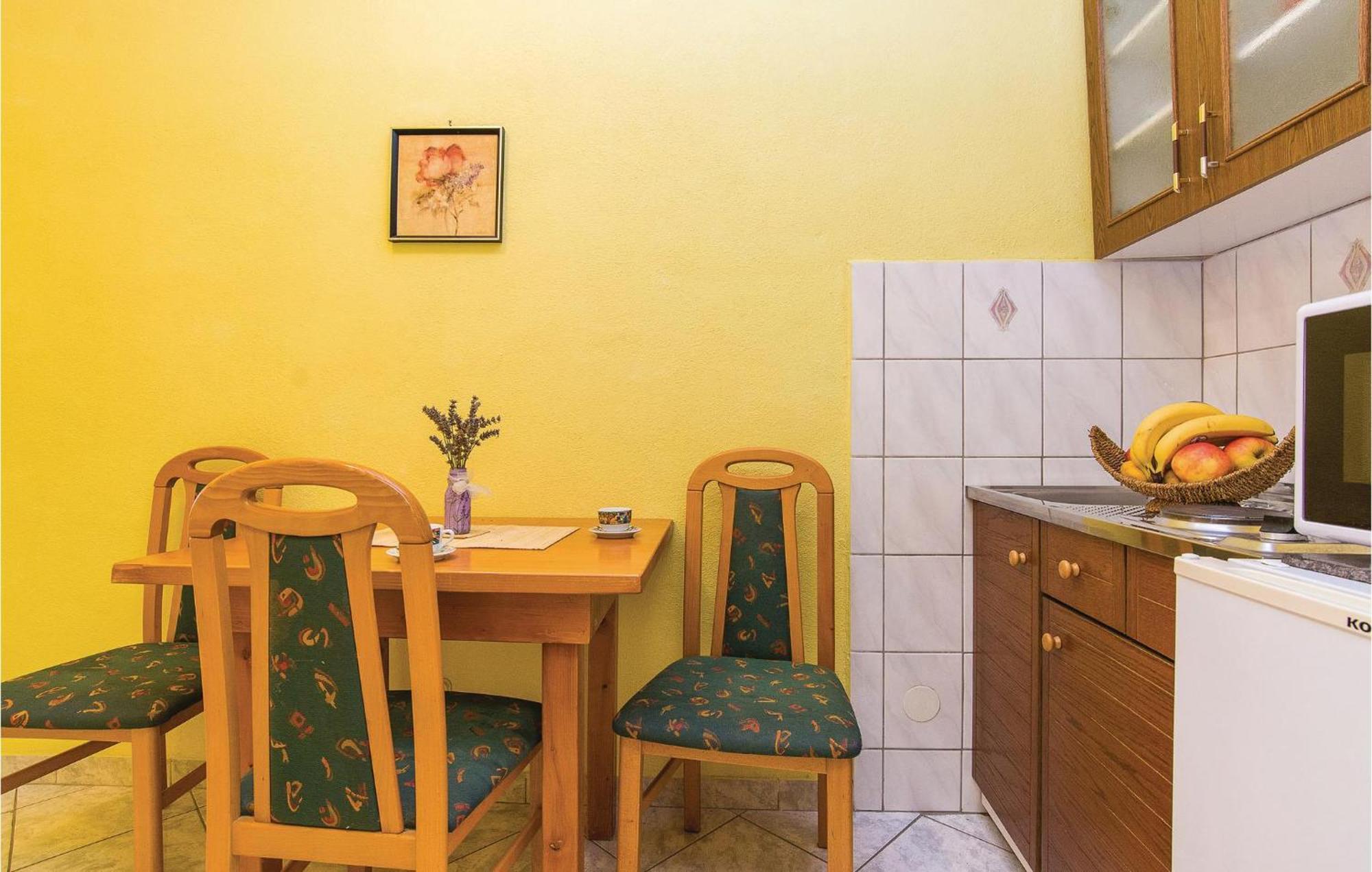 Pet Friendly Apartment In Pakostane With Kitchen ภายนอก รูปภาพ