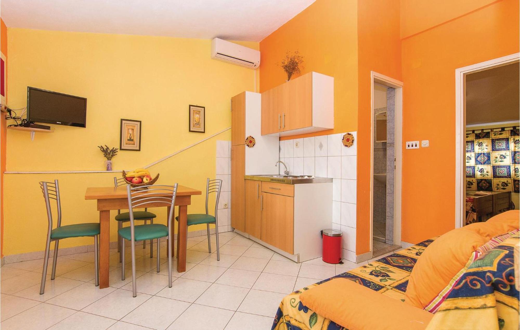 Pet Friendly Apartment In Pakostane With Kitchen ภายนอก รูปภาพ