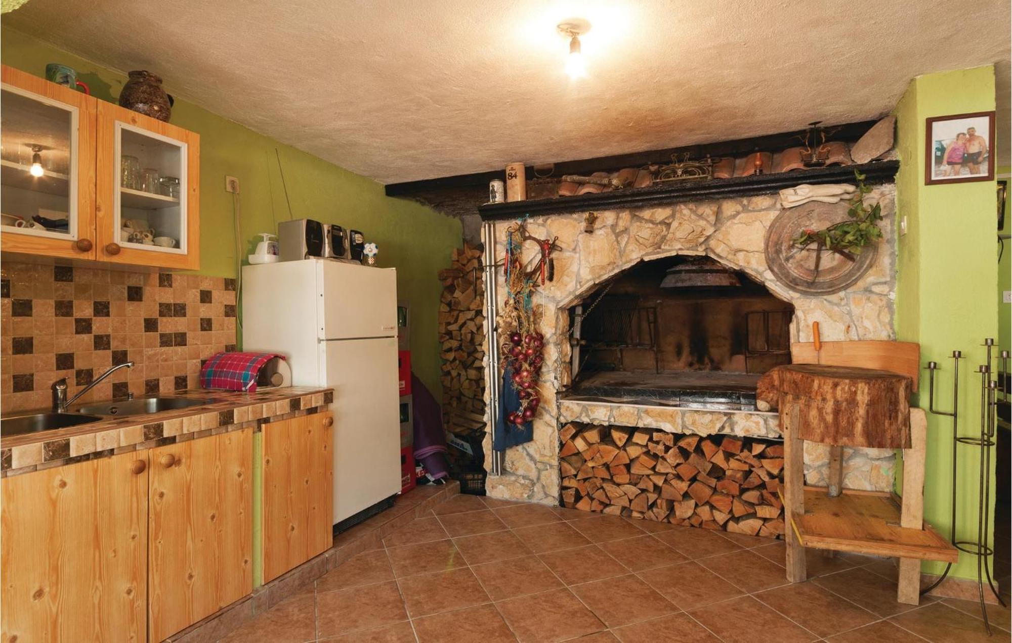 Pet Friendly Apartment In Pakostane With Kitchen ภายนอก รูปภาพ
