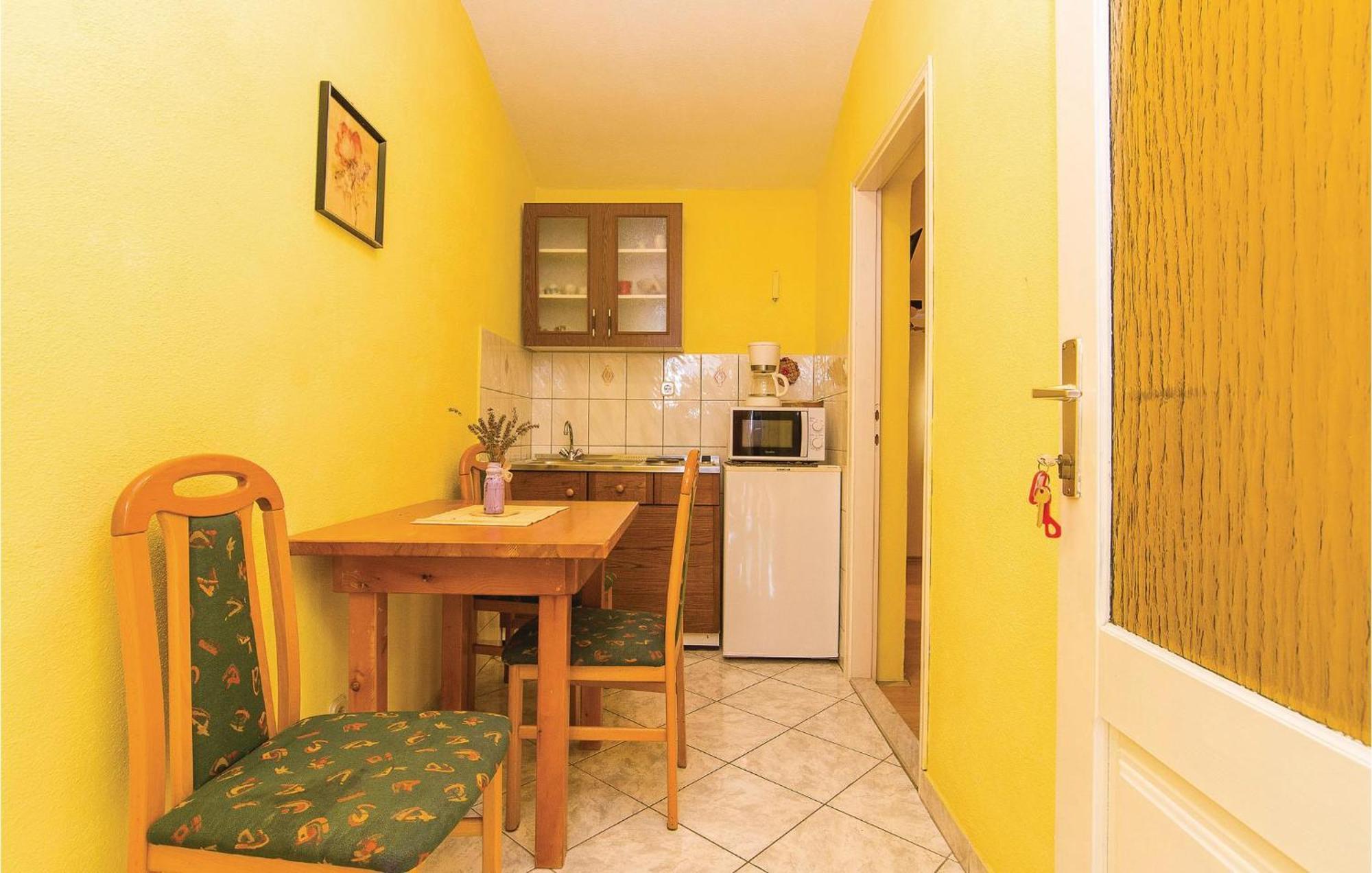 Pet Friendly Apartment In Pakostane With Kitchen ภายนอก รูปภาพ